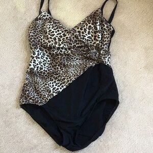 Santana Canada Leopard Print One Piece Swimsuit